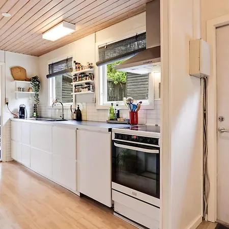 6 Person In