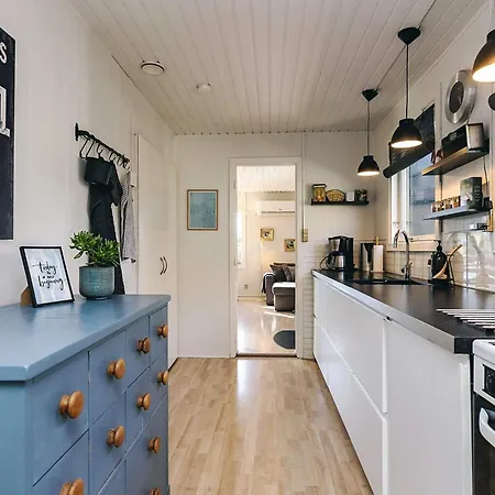 6 Person In